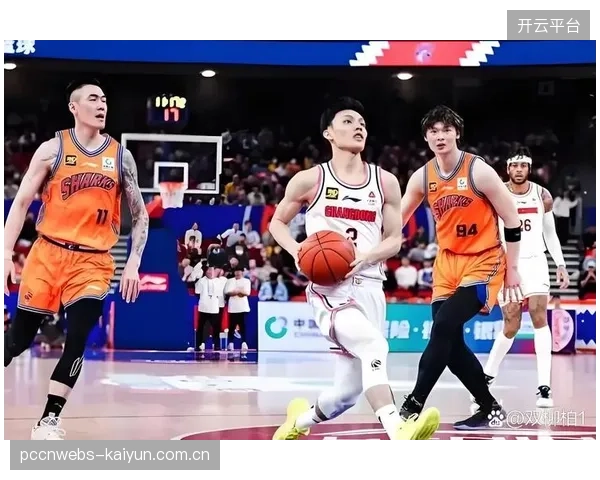 上海队在季后赛中展现强大实力，将与北京队上演经典对决。